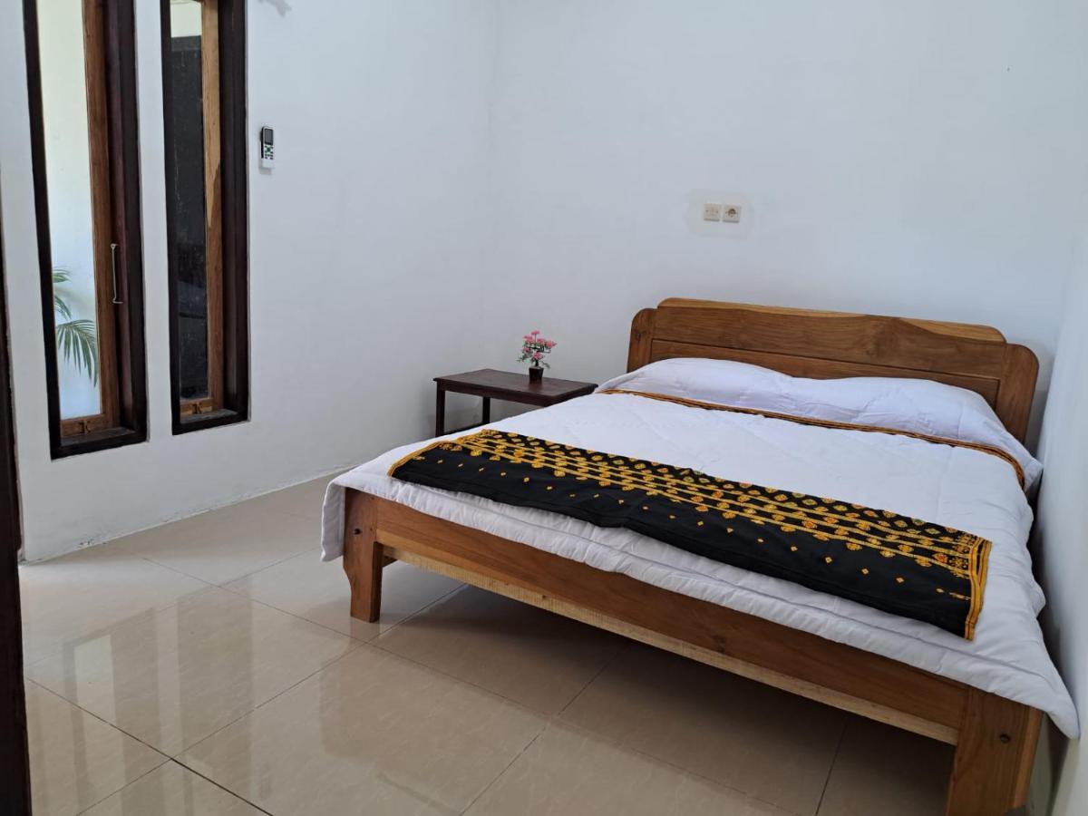 Riung Tiga Empat Tujuh Guesthouse Exterior foto