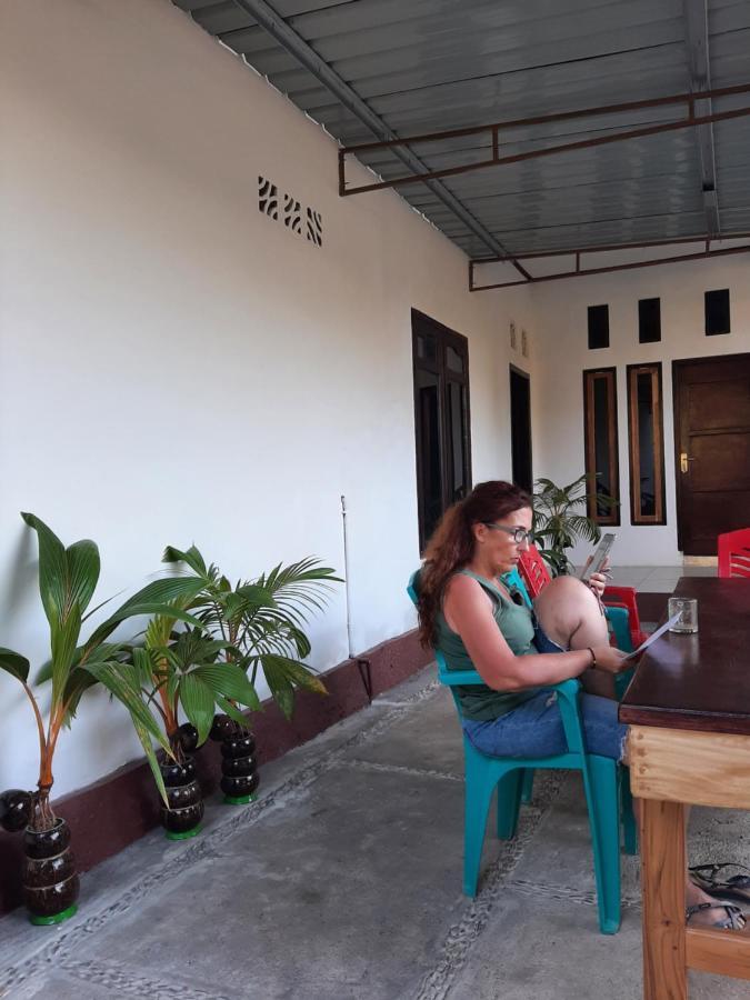Riung Tiga Empat Tujuh Guesthouse Exterior foto