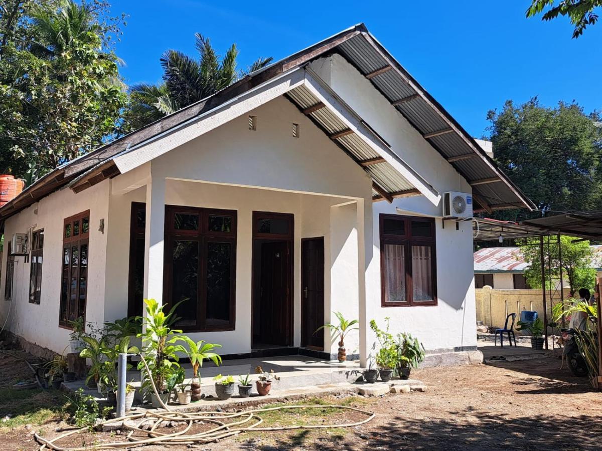 Riung Tiga Empat Tujuh Guesthouse Exterior foto