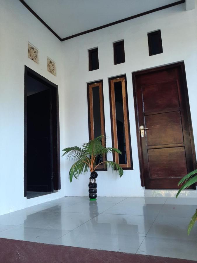 Riung Tiga Empat Tujuh Guesthouse Exterior foto