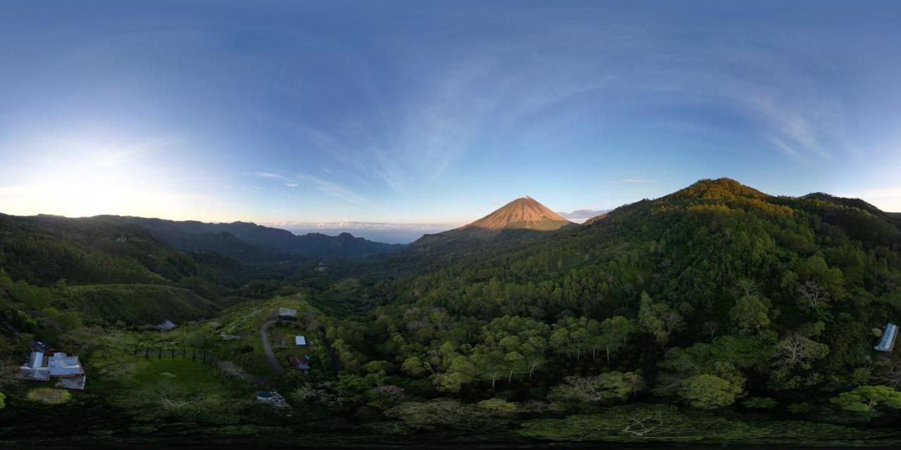 Riung Tiga Empat Tujuh Guesthouse Exterior foto