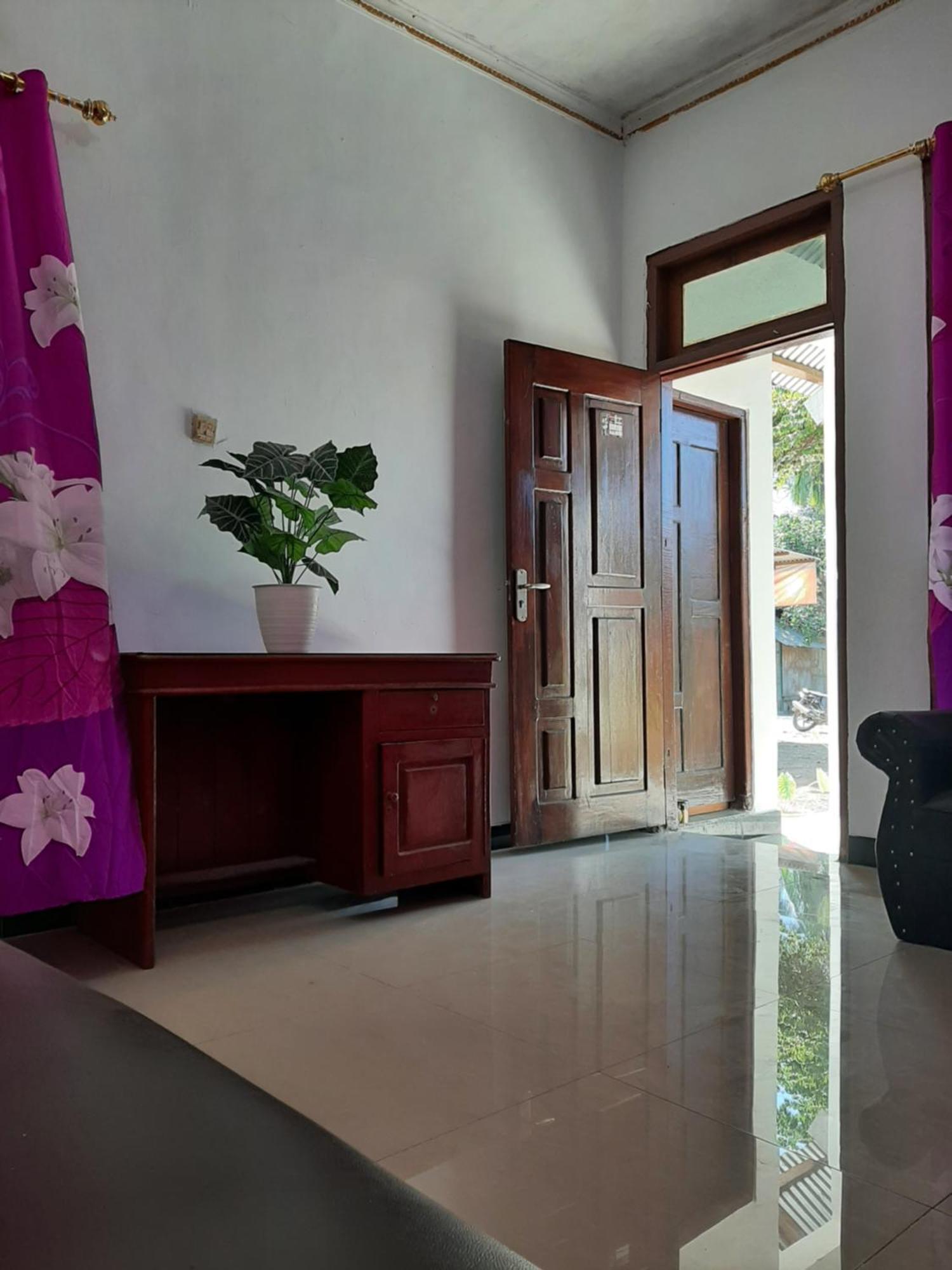 Riung Tiga Empat Tujuh Guesthouse Exterior foto