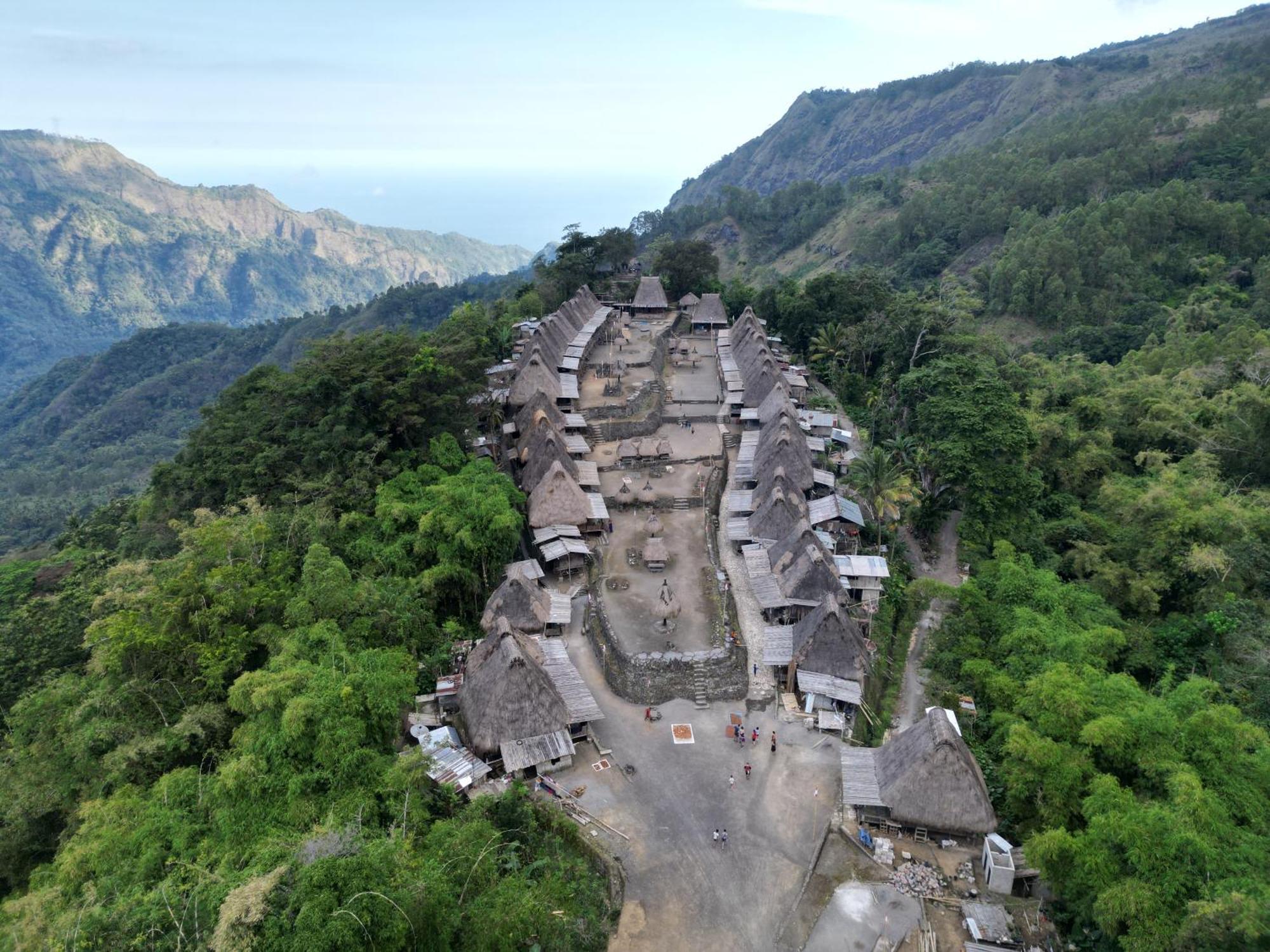 Riung Tiga Empat Tujuh Guesthouse Exterior foto