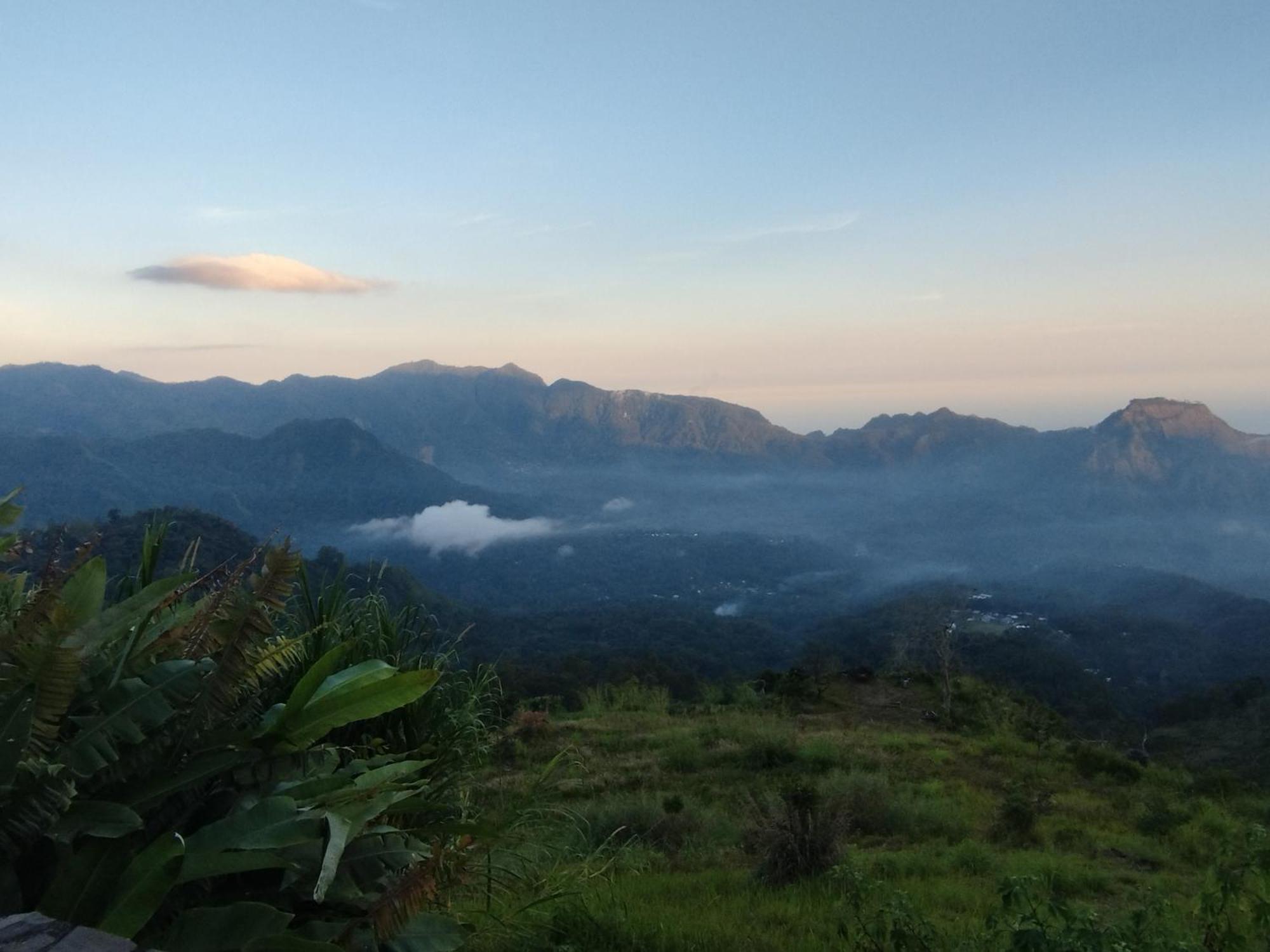 Riung Tiga Empat Tujuh Guesthouse Exterior foto